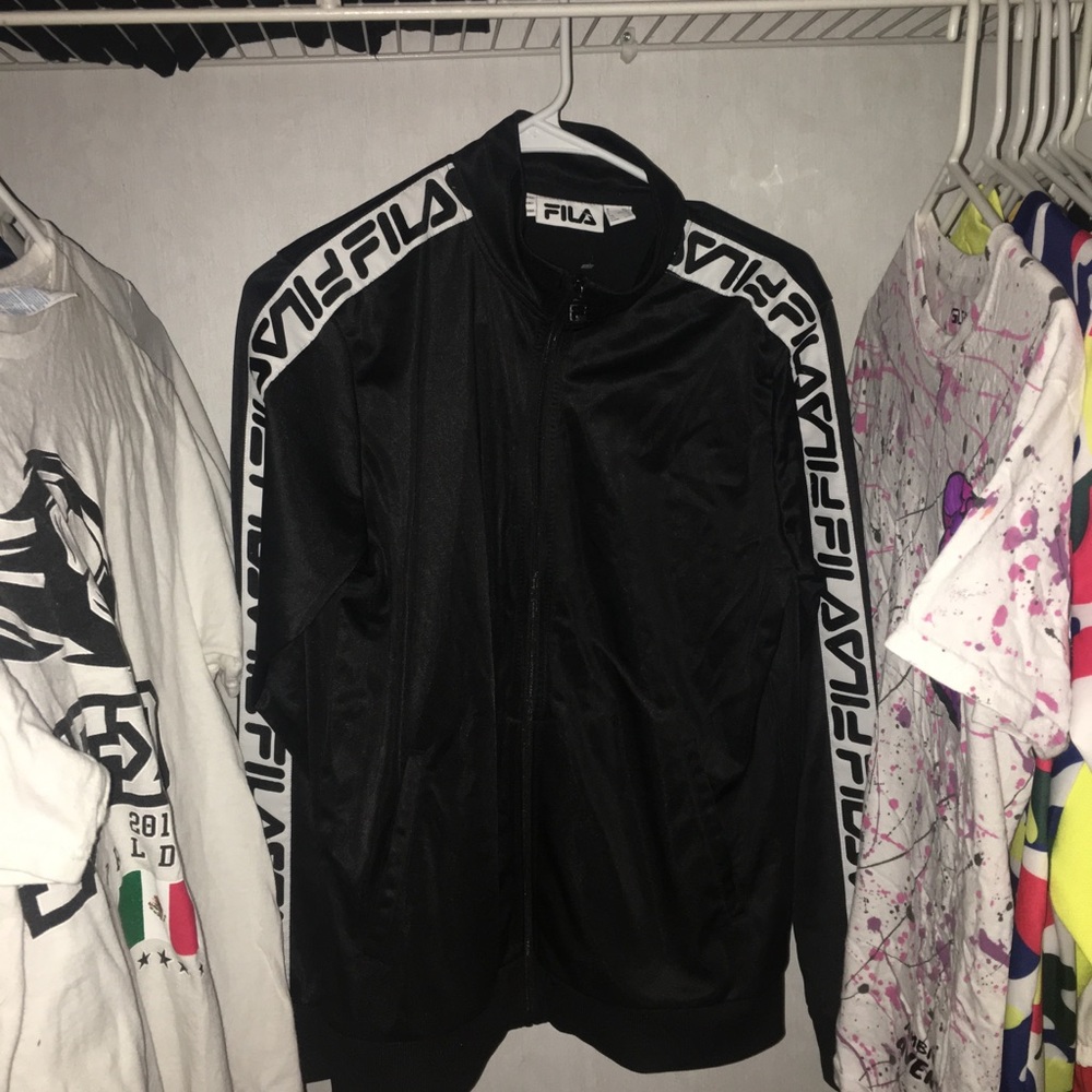 FILA JACKET LETTERS ON SLEEVES